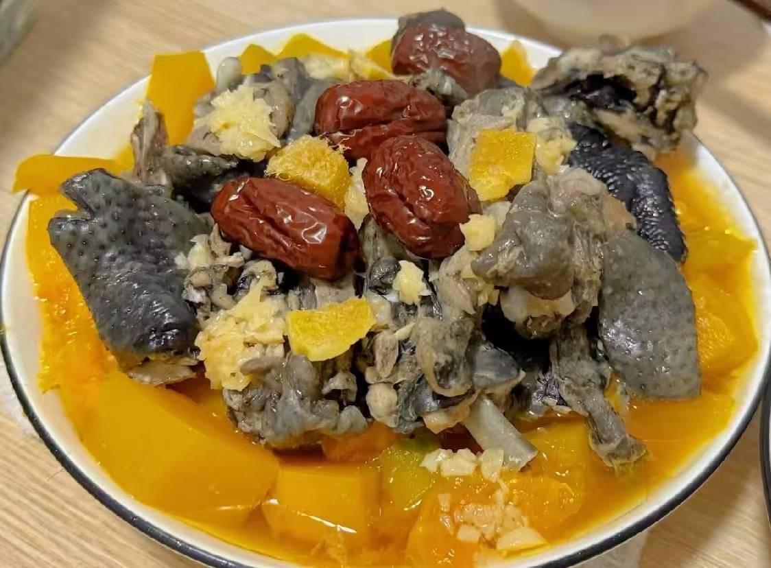 GÀ H'MÔNG HẤP BÍ ĐỎ (Con)
